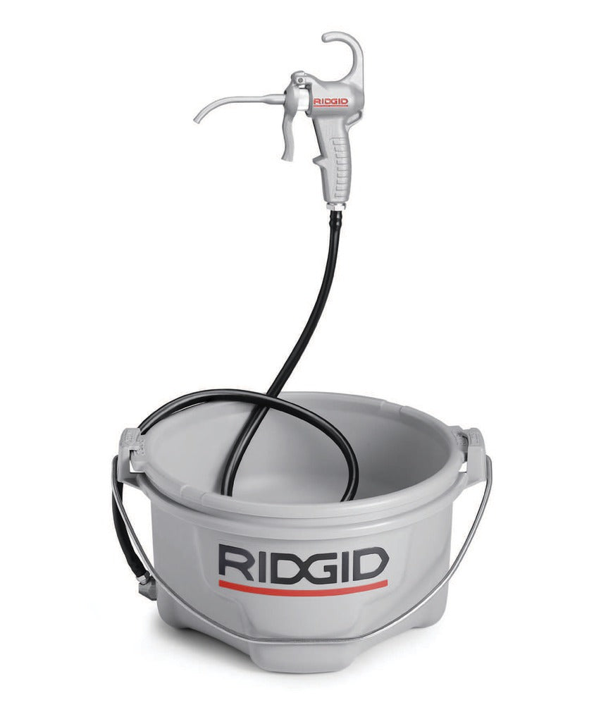RIDGID 10883 Oiler with One Gallon Premium Threading Cutting Oil RIDGID